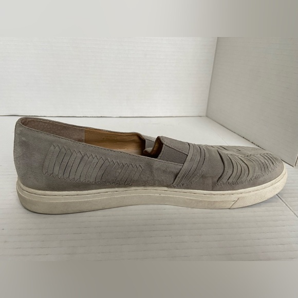 Vince Camuto Suede Slip Ons Flats Womens Shoes Loafers Brown Taupe Sz 9.5 M - Picture 8 of 9